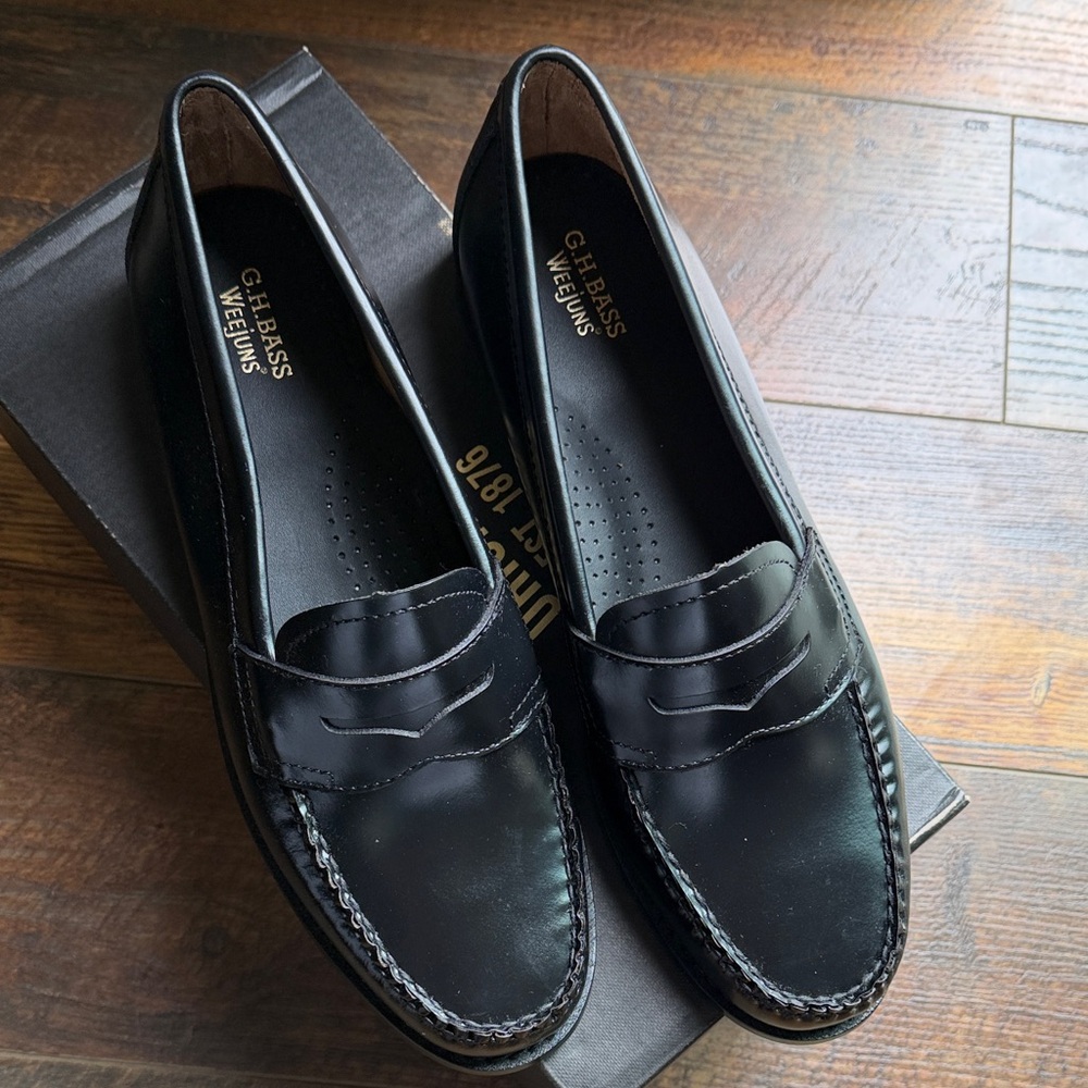 G.H. Bass & Co. Classic Black Leather Weejuns loafers - Picture 2 of 4
